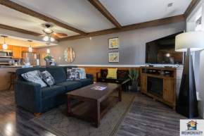 2BR Walk-In Condo - Near the 76 Strip - Pool - FREE TICKETS INCLUDED - CLA-8